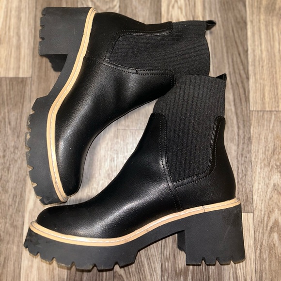 Dolce Vita Darcel Chelsea Boots - Picture 3 of 7